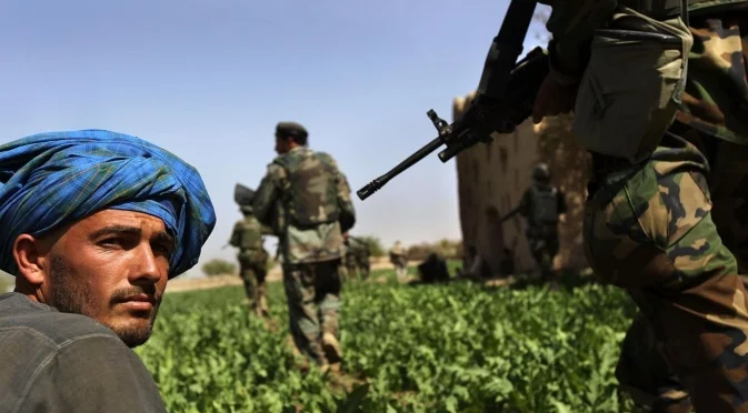 "Ще си стиснат ли ръцете": Афганистан и Пакистан подновяват преговорите за мир