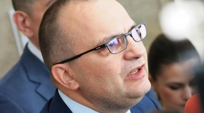 "Утре и с хан Аспарух ще се оправдае": "Да, България" отговори на Борисов за инерцията в бюджета (ВИДЕО)