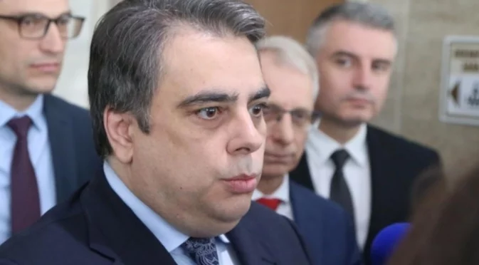 "Достигнал е до пенсионна възраст и е разбрал": Асен Василев за Борисов и ръста на пенсиите (ВИДЕО)