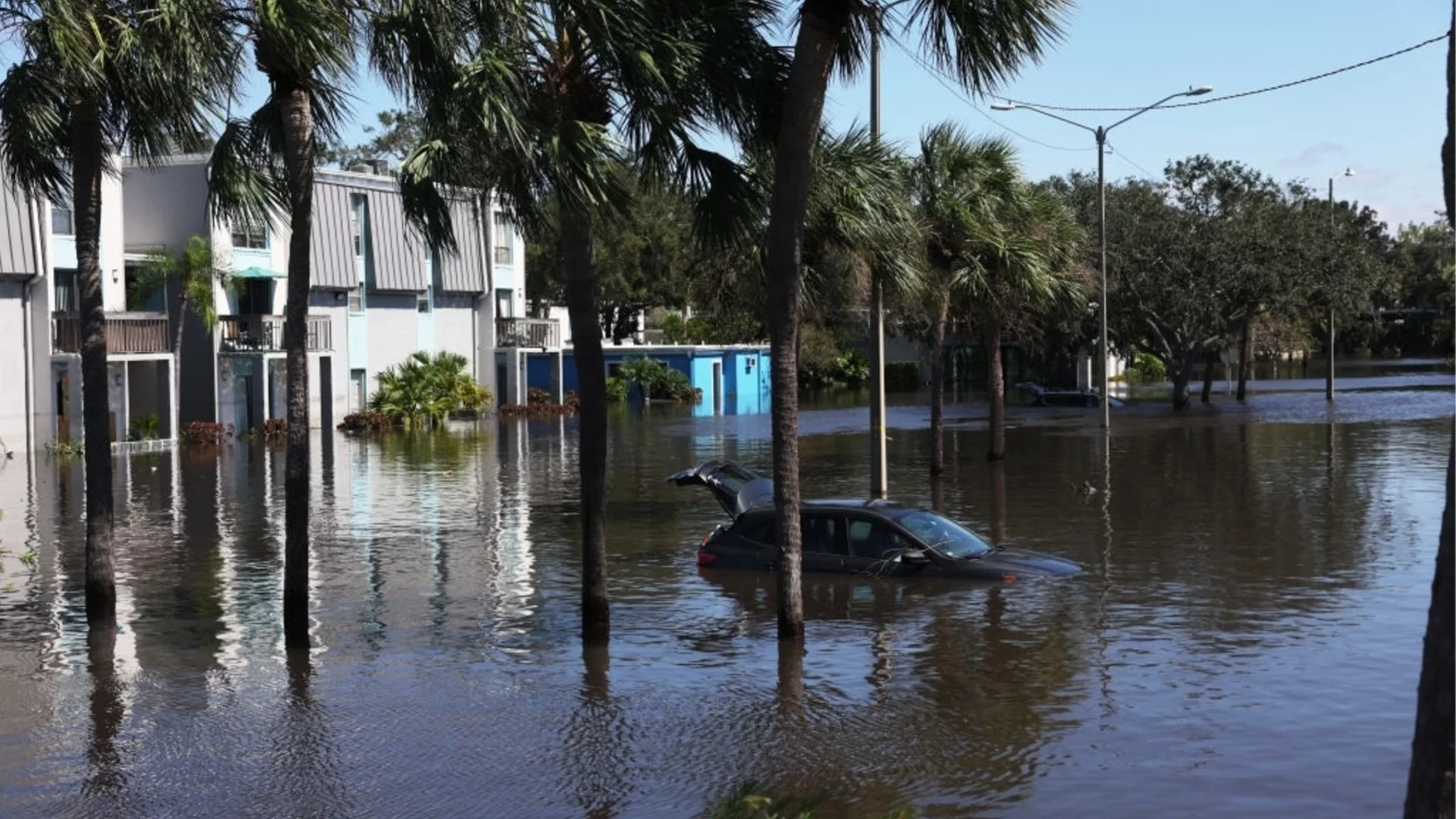 Расте броят на жертвите на урагана "Мелиса" (ВИДЕО)