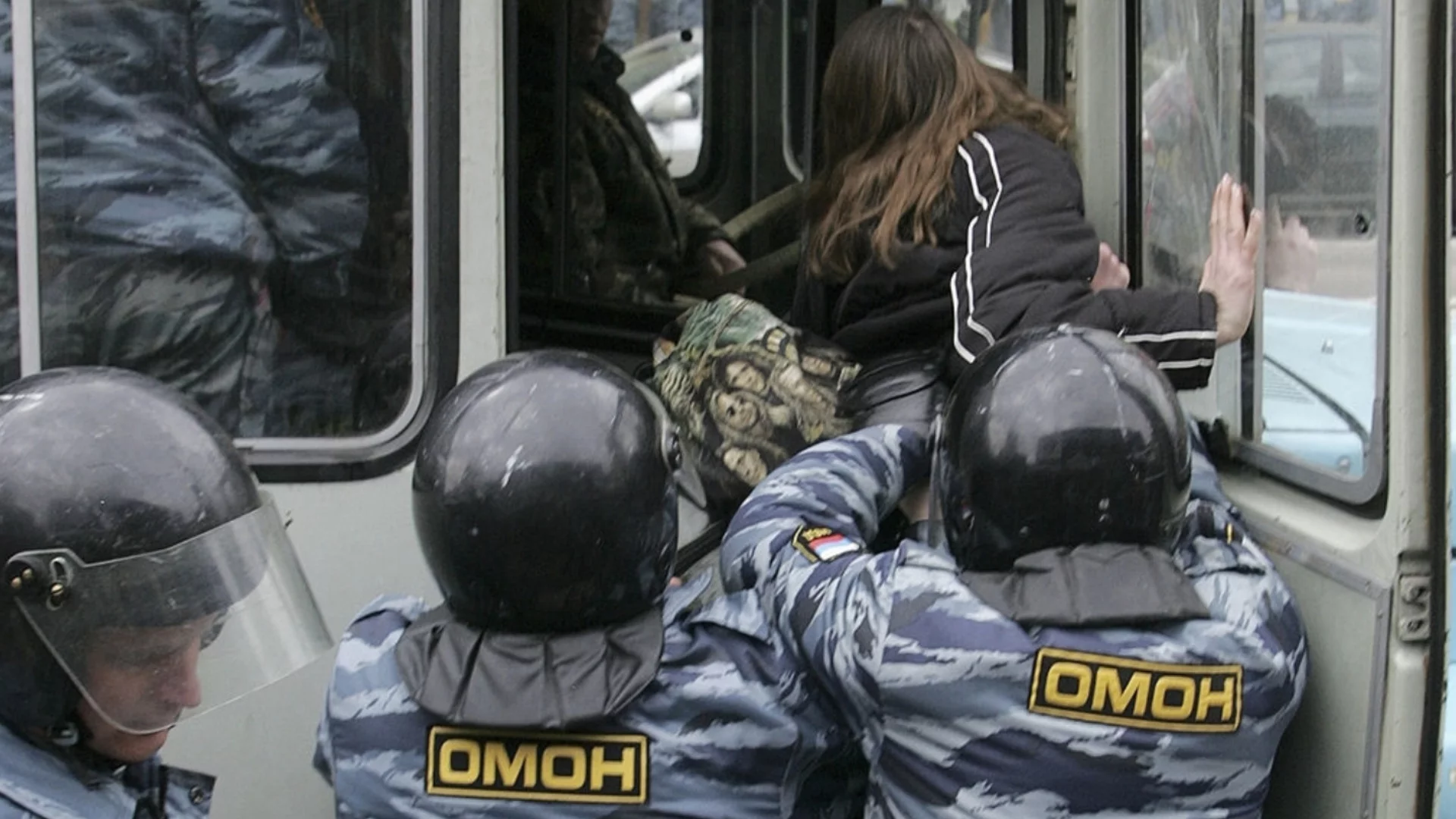 Антивоенни песни и нов арест на уличен музикант в Русия