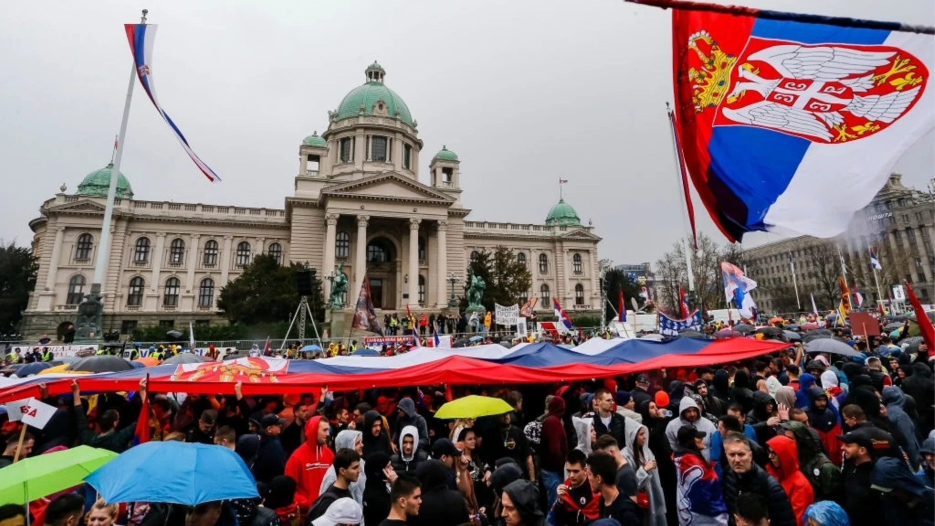 Една година от трагедията в Нови Сад: Протестен митинг ще почете 16-те жертви (ВИДЕА)