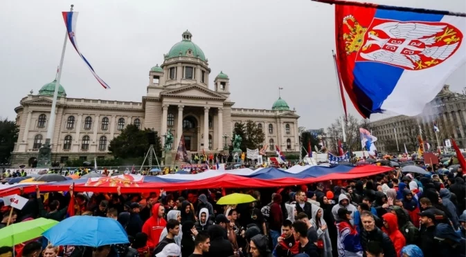 Една година от трагедията в Нови Сад: Протестен митинг ще почете 16-те жертви (ВИДЕА)