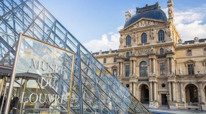 На футболен мач, след като си обрал Лувъра