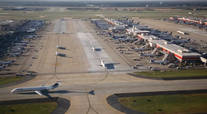 Проблеми във въздушния трафик в САЩ заради недостиг на авиодиспечери