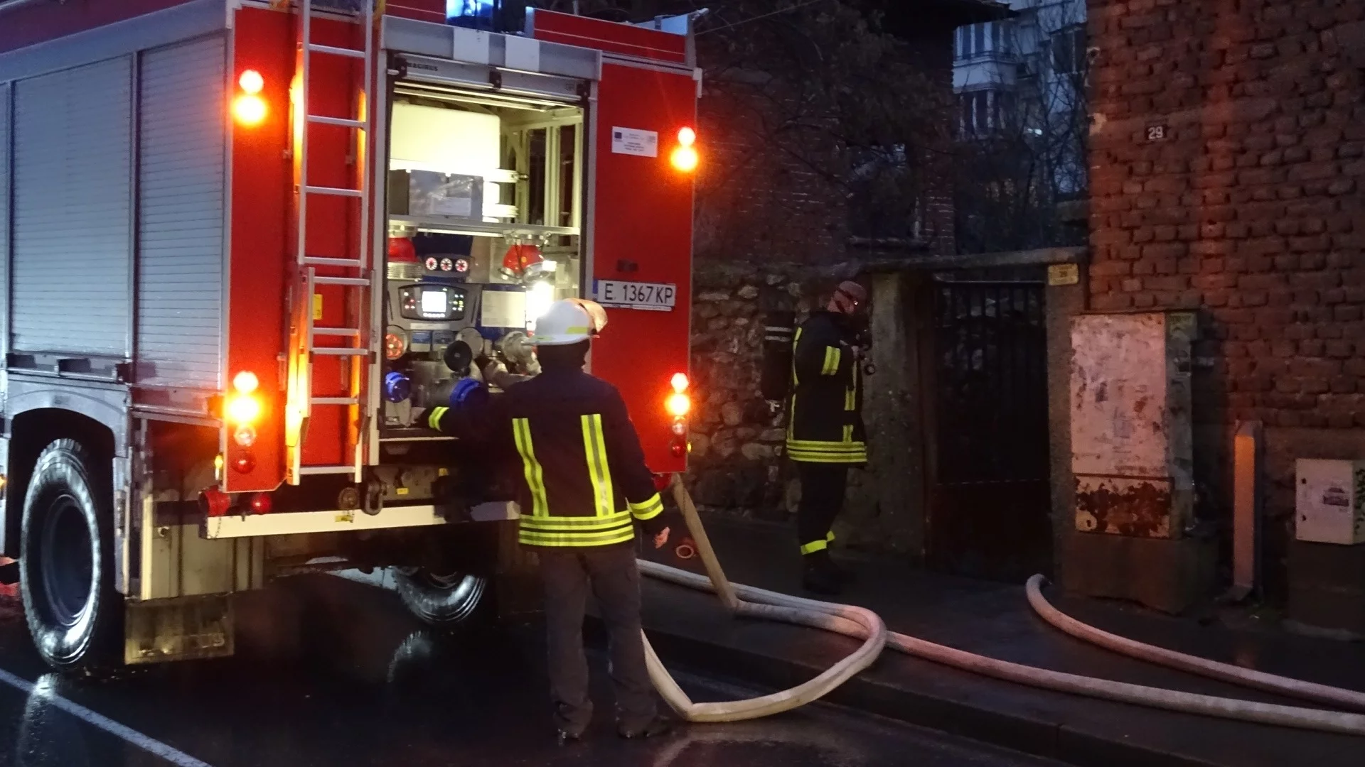 Запалиха три автомобила на служителка на Инспекцията по труда в Монтана