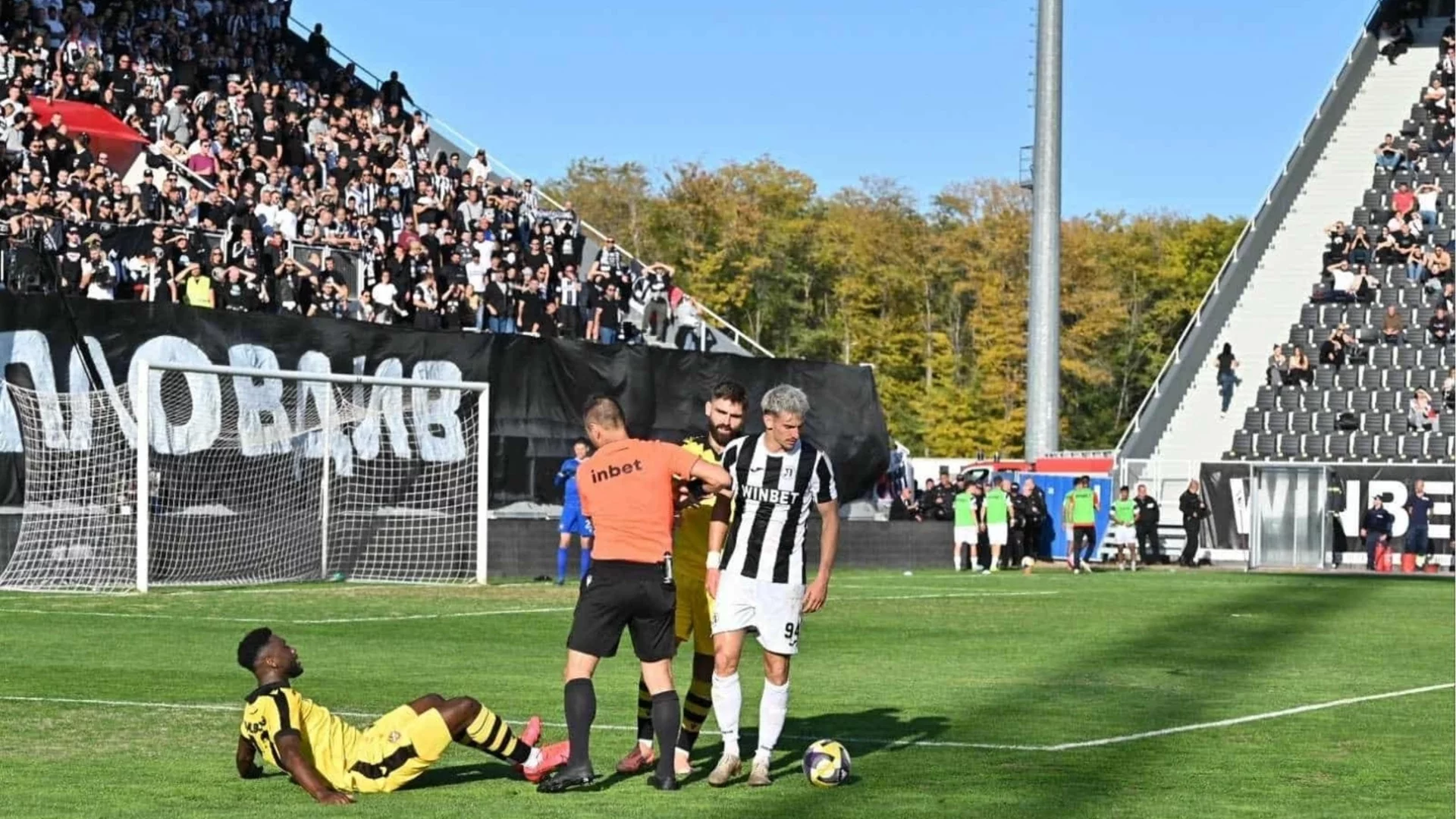 Феновете на Локомотив Пловдив искат 3 точки и Ботев аут от Първа лига