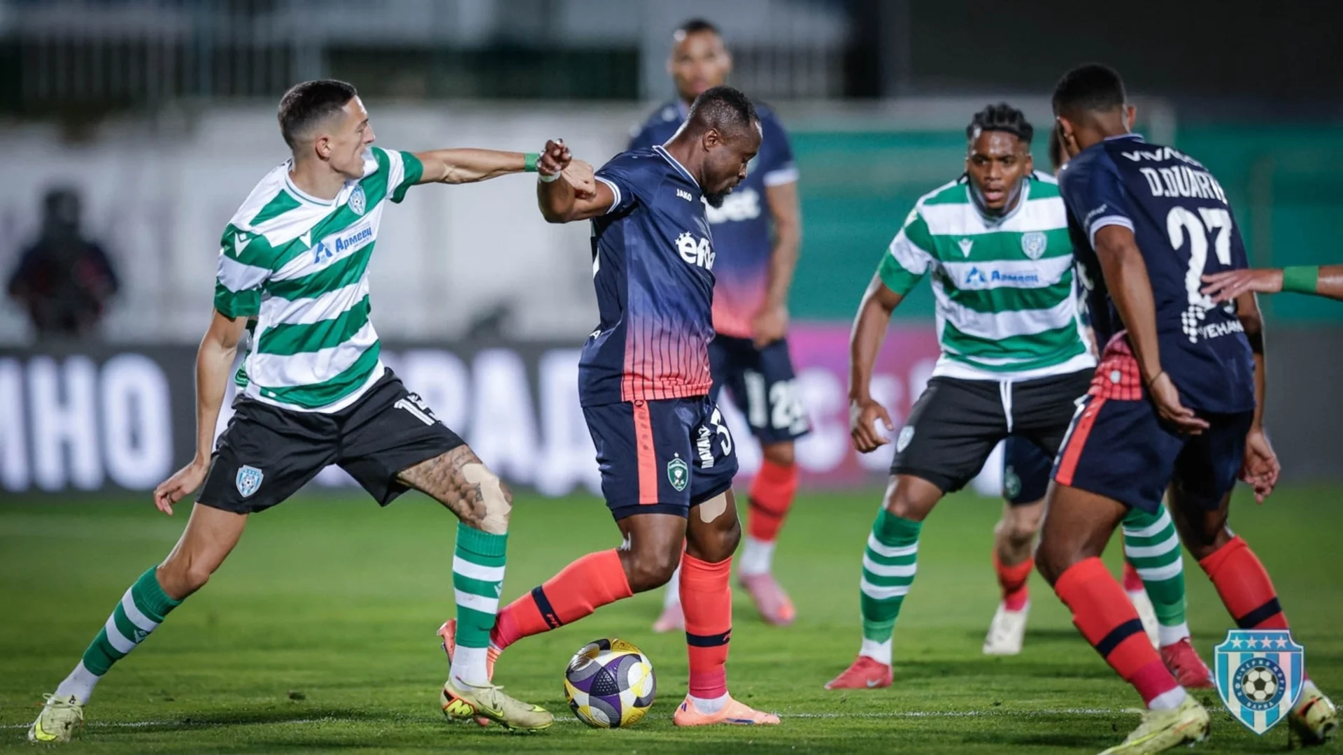 Шампионските мечти на Лудогорец май потънаха в Черно море! Абсурден съдийски гаф вбеси Илиан Илиев