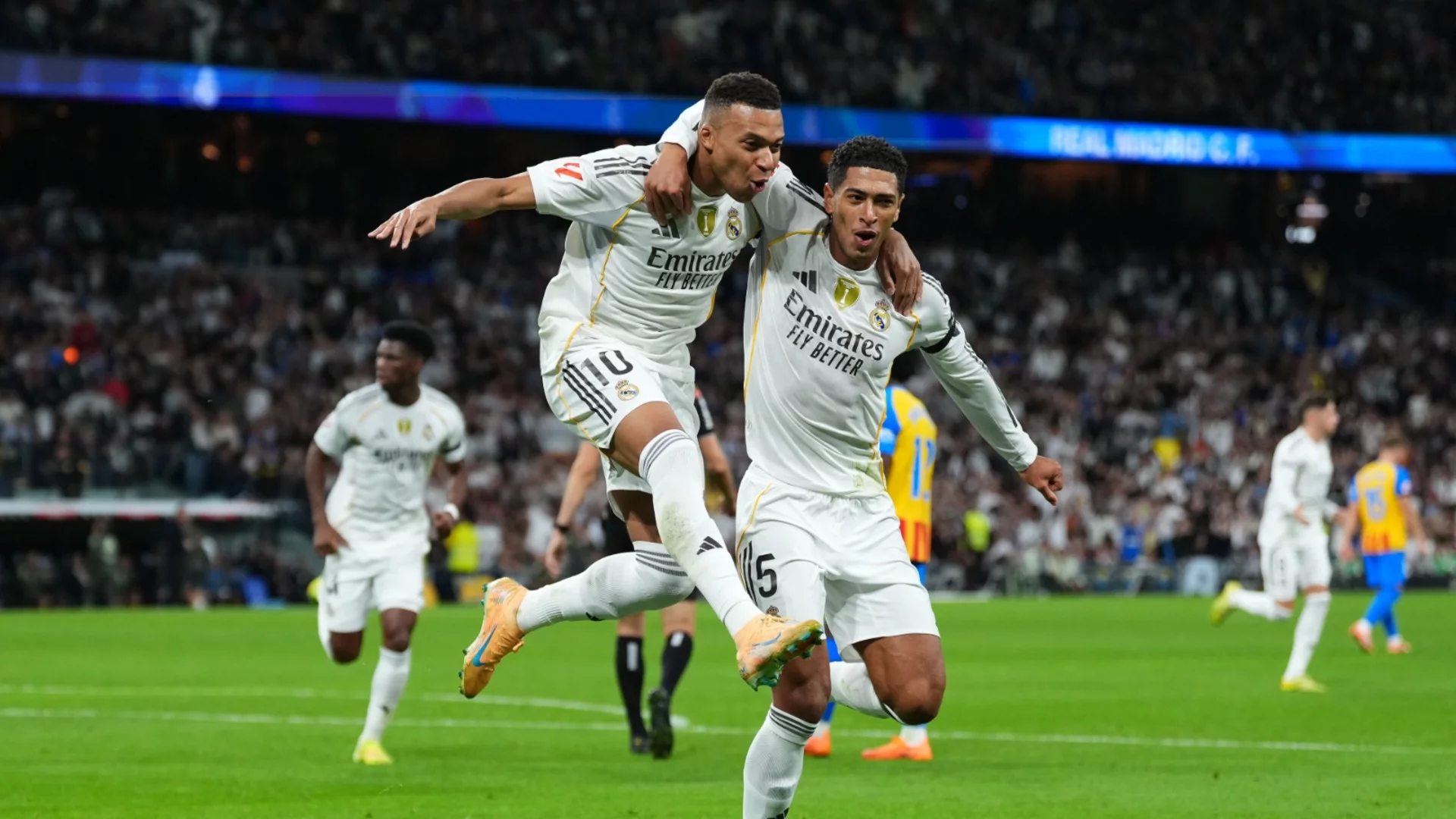 Реал Мадрид прегази Валенсия, но друг мач бе шоуто в Ла Лига 