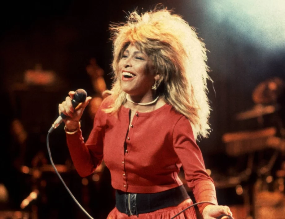 Истината зад скандалното изпълнение, при което Мик Джагър "сваля" полата на Тина Търнър