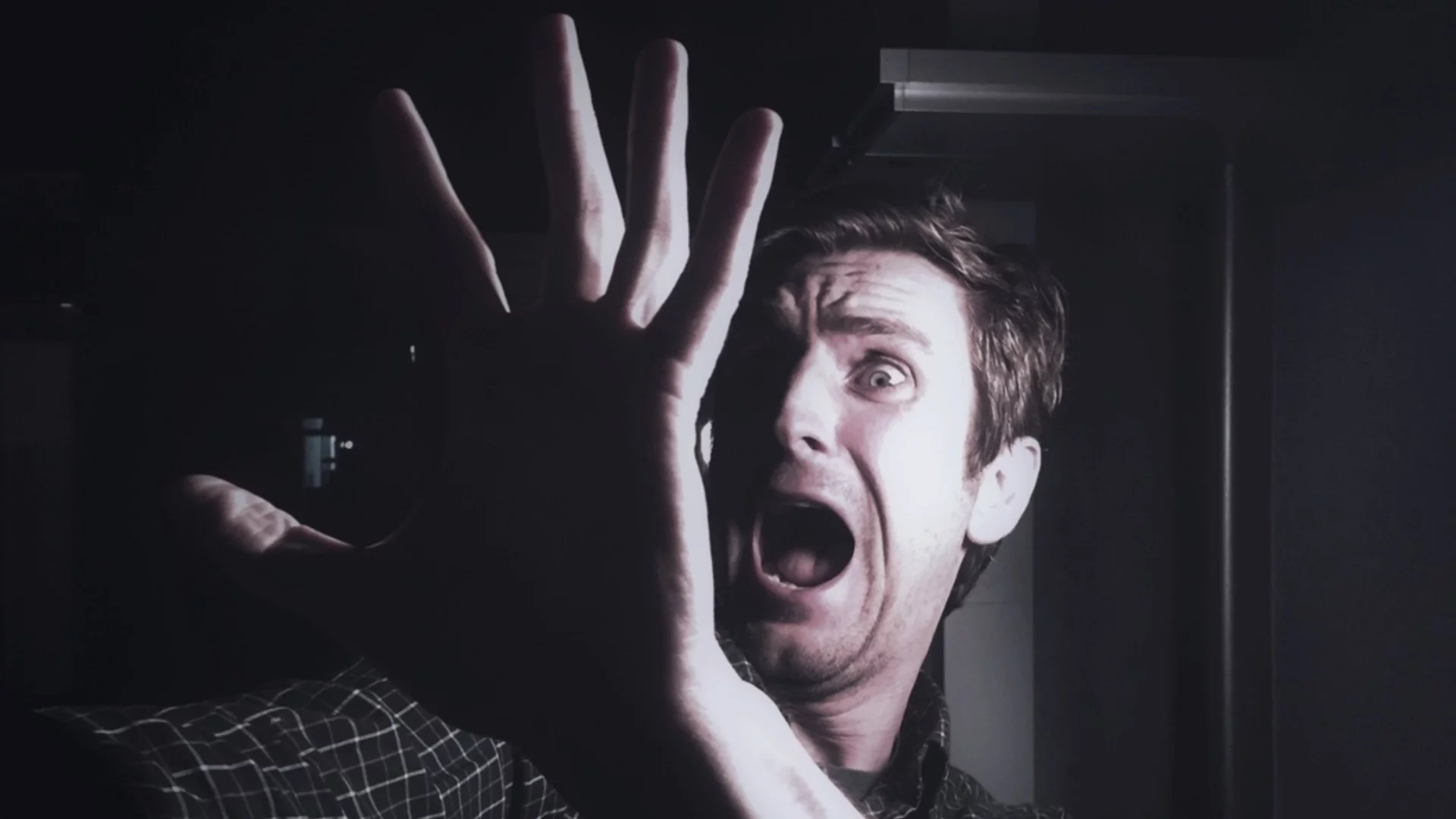 Обучиха робот да прави нещо, което ще смрази кръвта на съседите и близките ви (ВИДЕО)