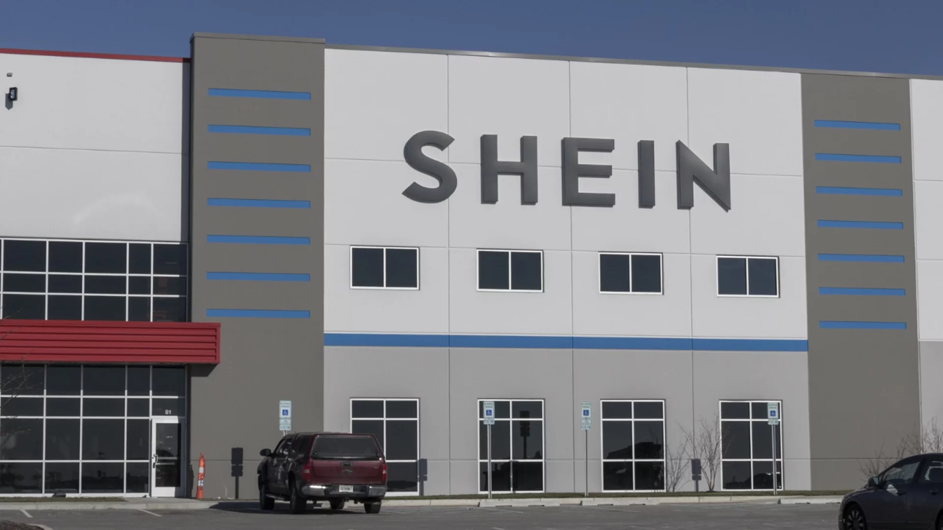 Заради палави кукли за деца: Министър иска забрана на китайски гигант във Франция