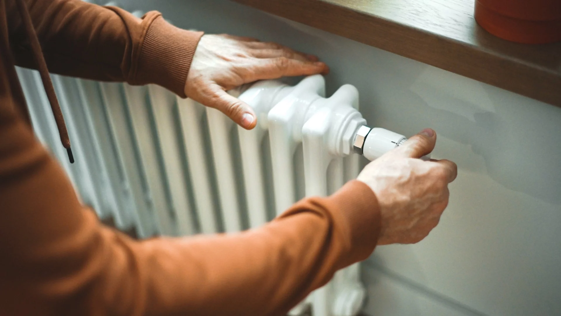 Сагата със сметките за парно: Държавата ще решава за нова формула без участието на потребителите