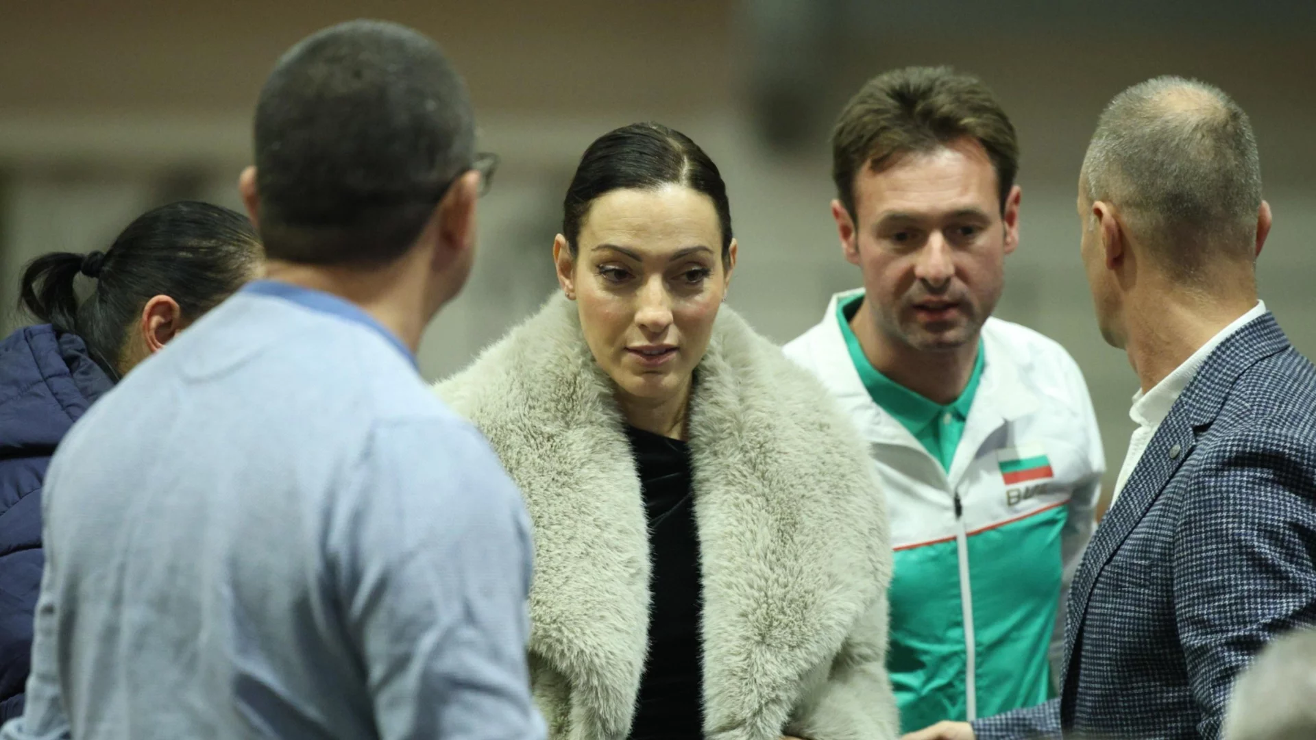 "В цял свят хората работят с изкуствен интелект, а ние още дърпаме гуми с въже": Лалова алармира за нуждата от модернизация