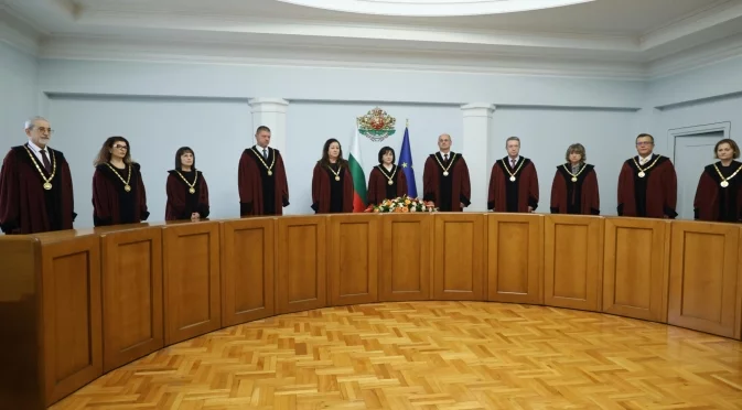 Радев може и да си върне сружбите, Конституционният съд се зае