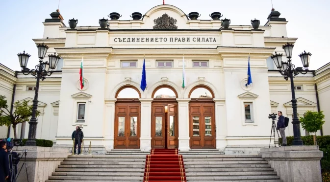 Какво е състоянието на сградата на Народното събрание: Кметът на район "Средец" с подробности