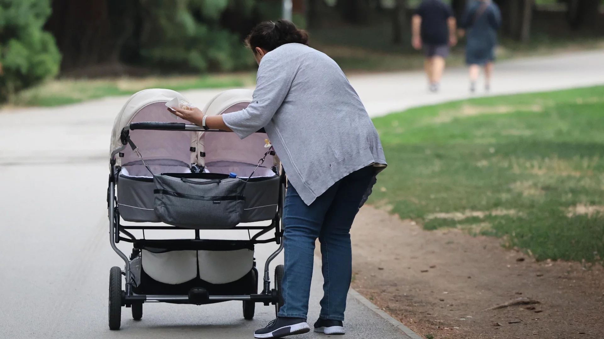 Министър разкри колко ще е майчинството през втората година