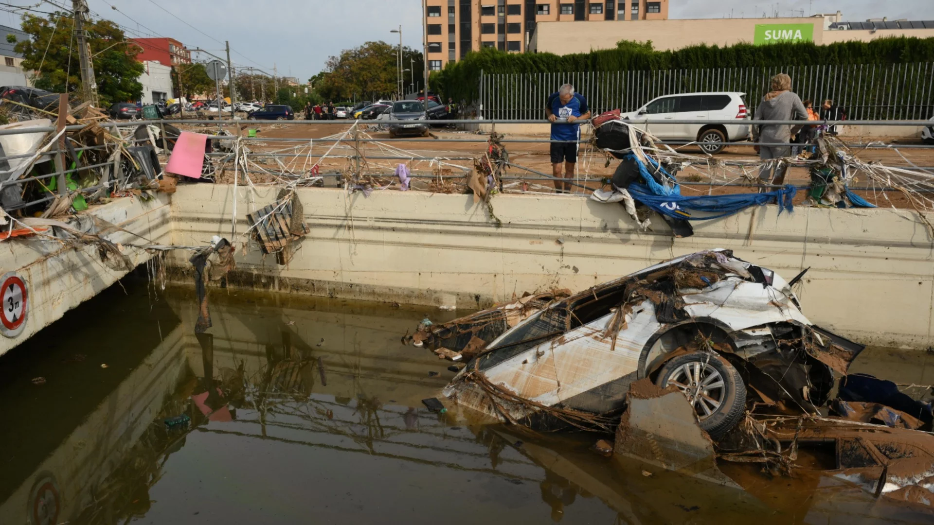 Година след смъртоносните наводнения: Премиерът на Валенсия подаде оставка