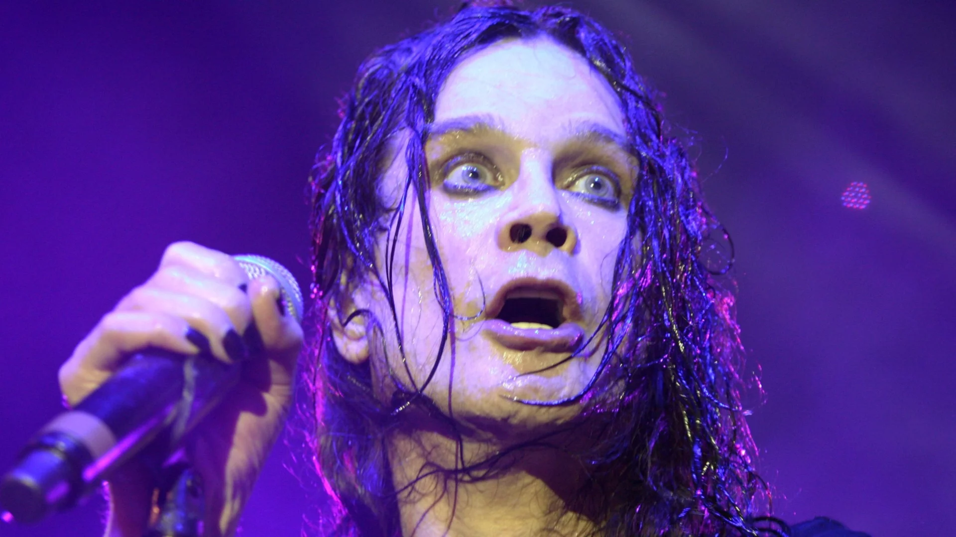 Кръвта вода не става: Внукът на Ози Озбърн също отхапа главата на прилеп (ВИДЕО)