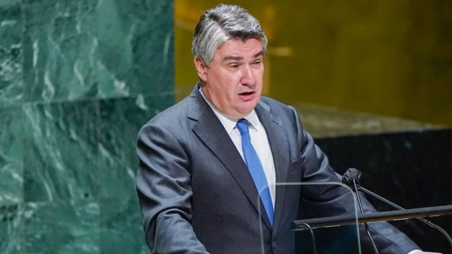 "Съгласен съм с всичко, като отчаяно влюбен": Ето как президент от Балканите спори с правителството