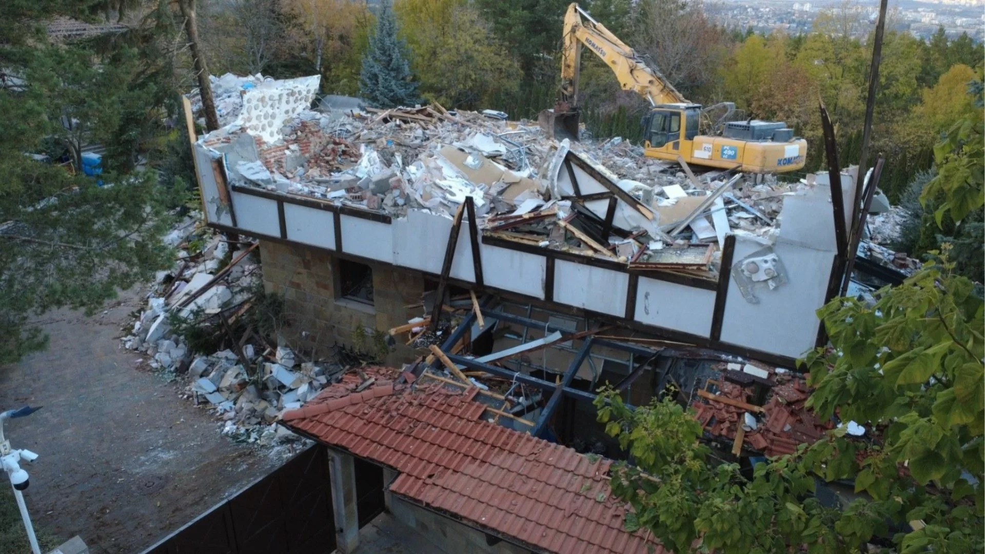 BIRD: Сараите на Доган изглежда са съборени без разрешение