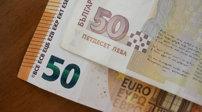 Евро или лев: с какво ще плащаме в новогодишната нощ и какво ресто ще ни връщат?