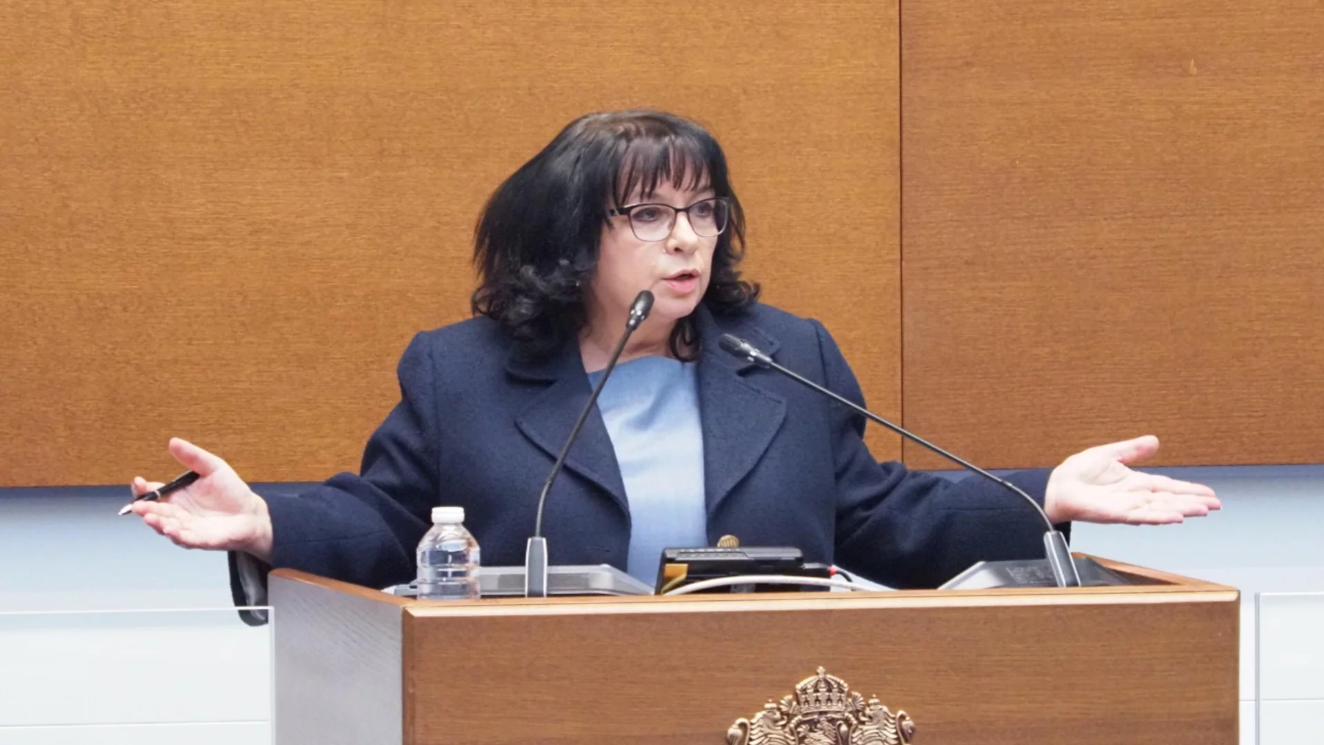 След призив: Масово гражданско недоволство засипа имейла на Теменужка Петкова заради бюджета (СНИМКИ)