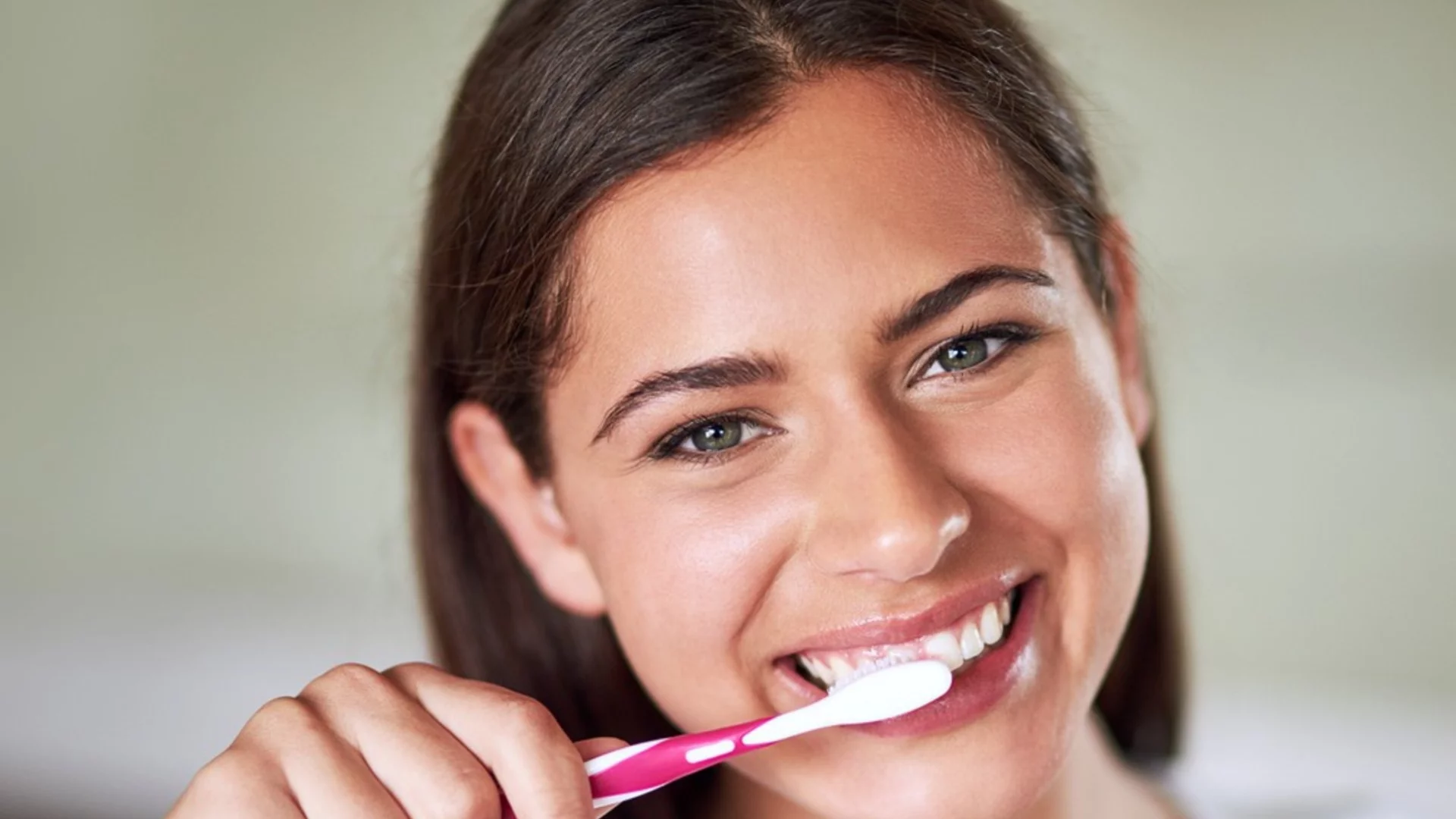 Знаете как да миете зъбите си? Грешите! 