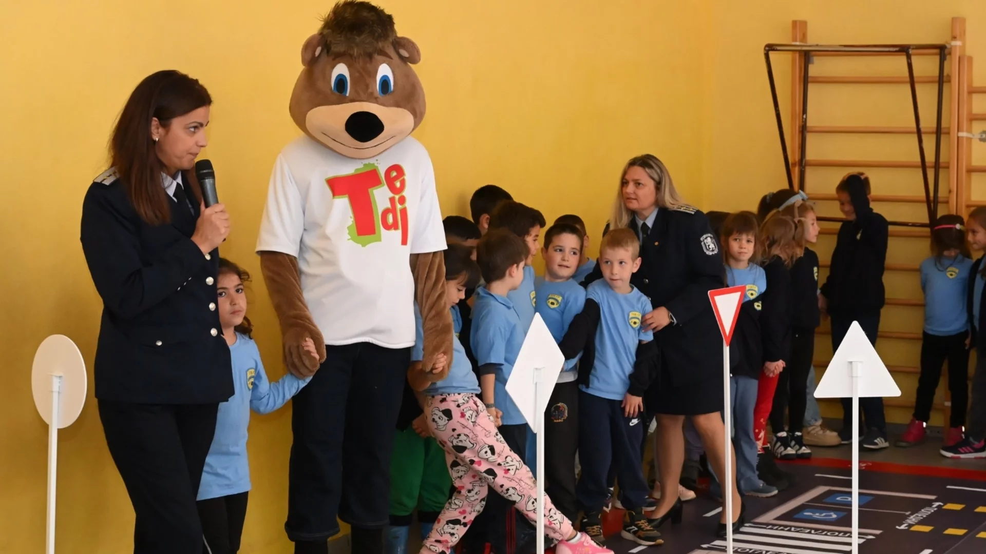Само за месец над 10 хил. деца от цялата страна преминаха през образователната кампания „Пресичам безопасно с TEDI”