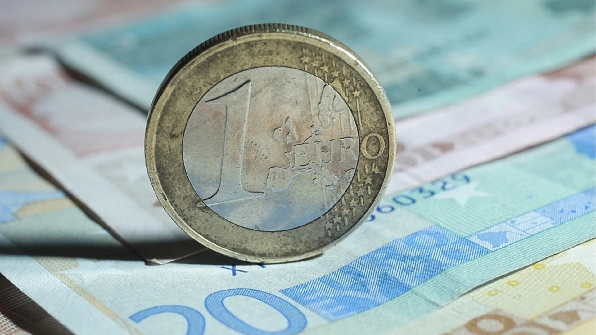 "Като магарета ще ни товарят с по-високи данъци": Финансист остро критикува Бюджет 2026