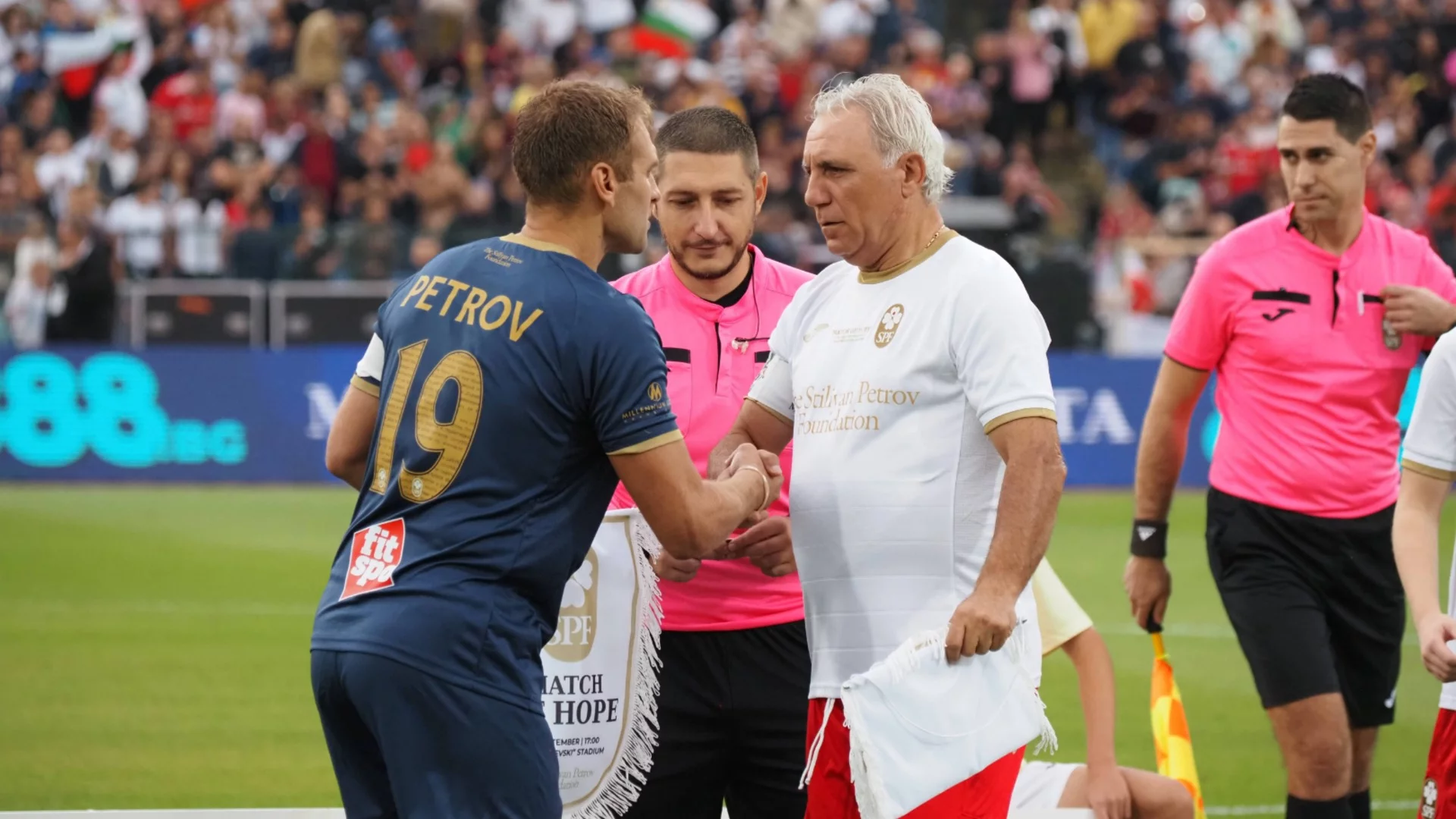 От Мондиал'66 през САЩ'94 до Трите коня: Откриват изложба за "легендарните екипи на България"