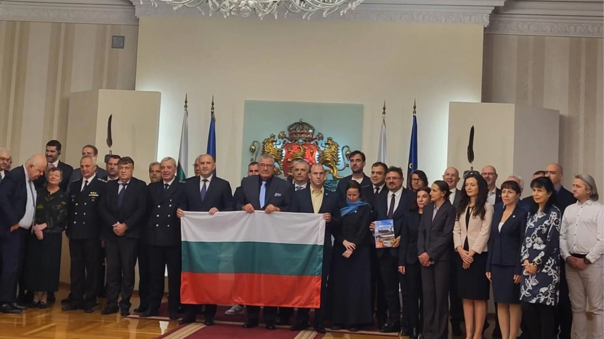 34-ата българска полярна експедиция получи националния трибагреник