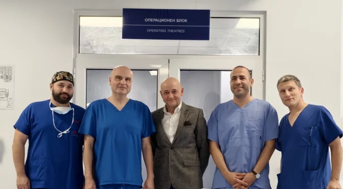За първи път в България: Ортопеди в "Сърце и Мозък" поставиха индивидуално изработена тазобедрена става