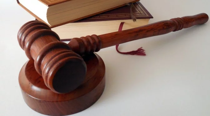 Утре Овен, Лъв + още 2 зодии ще се окажат между чука и наковалнята