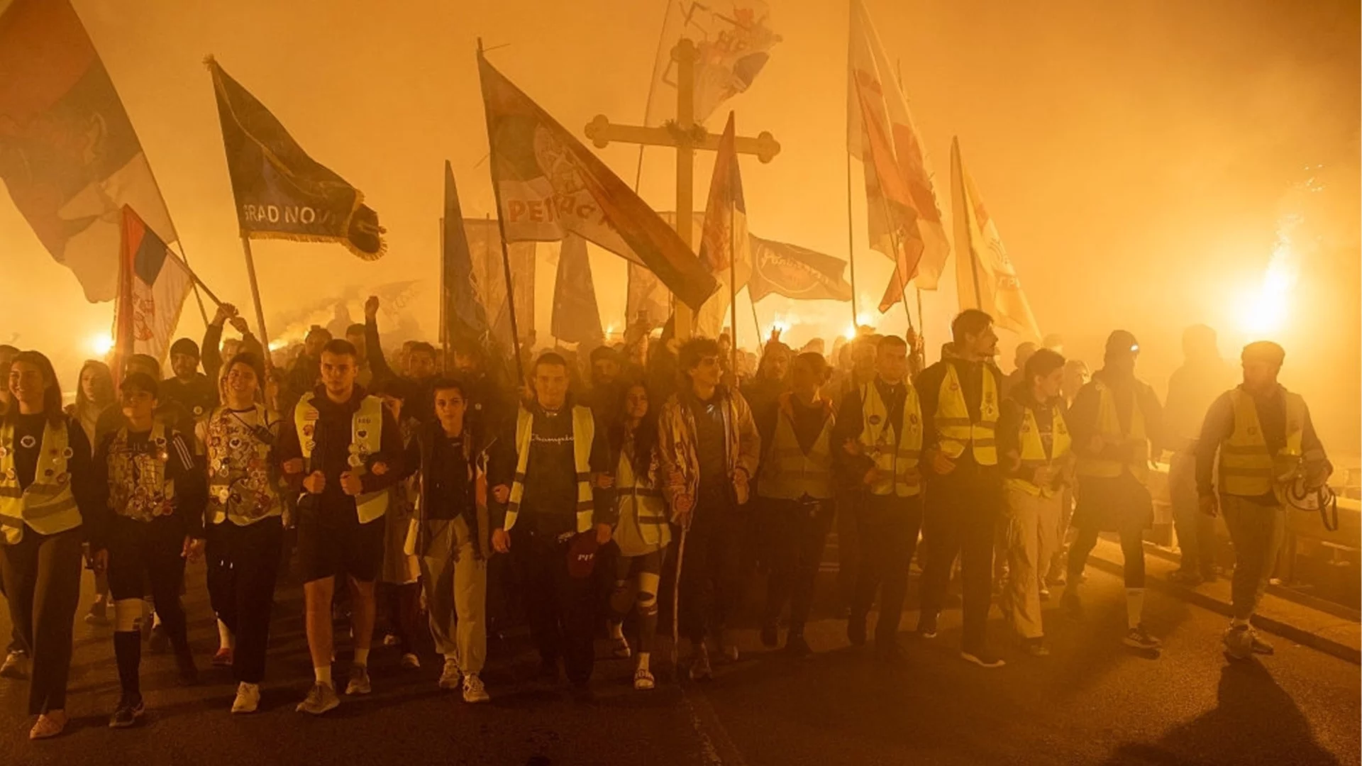 За и против Вучич: Два противоположни протеста тази вечер в Белград (ВИДЕО)