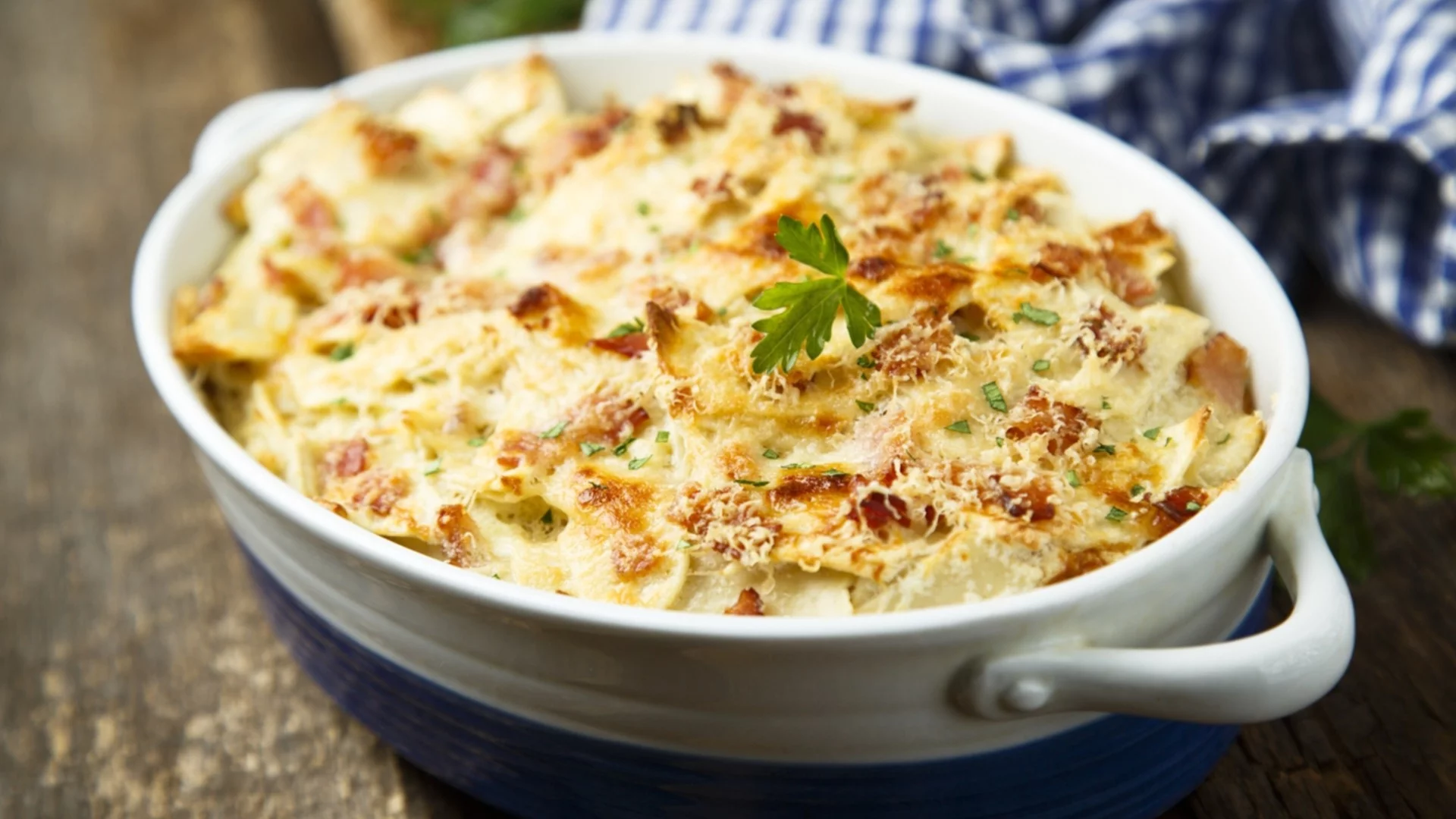 Тази богата зимна запеканка ще ви стопли през студени вечери