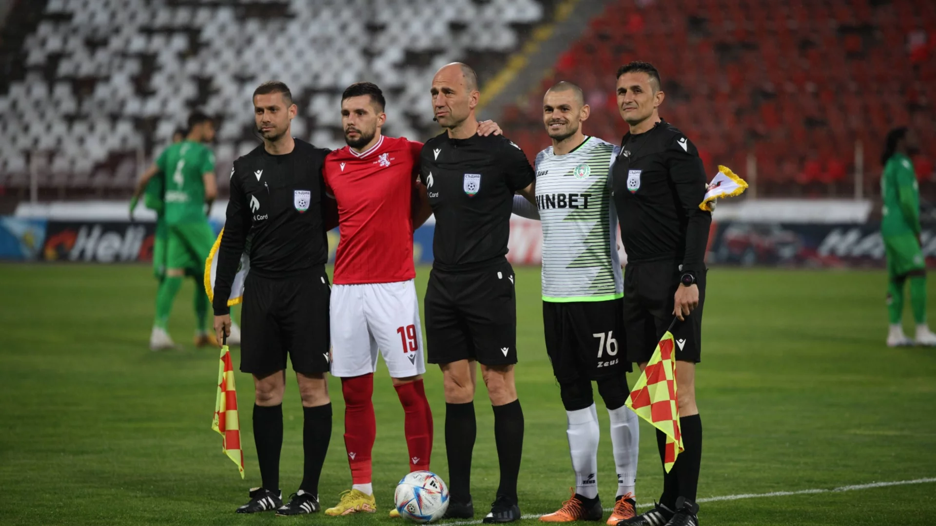 0:34 и гаф на елитен съдия: Магията на българския аматьорски футбол (ВИДЕО)