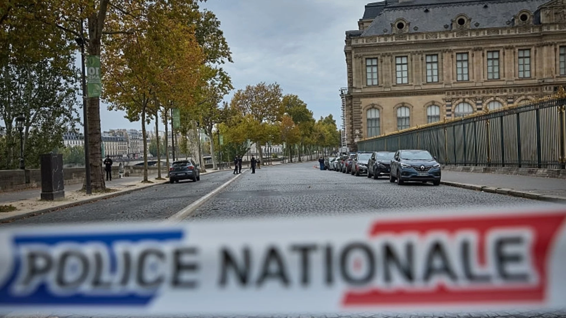 Парола Louvre и секси обирджия: Грабежът на века се превръща във фарс (СНИМКИ)