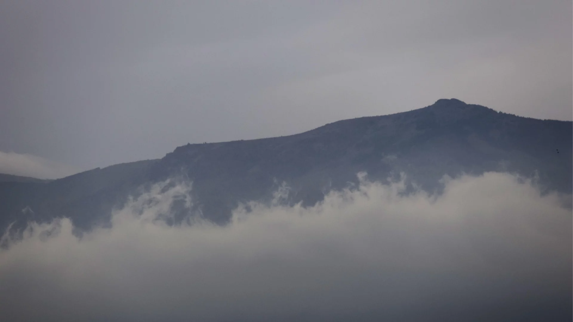 Не ходете в планината – мъгливо и студено е