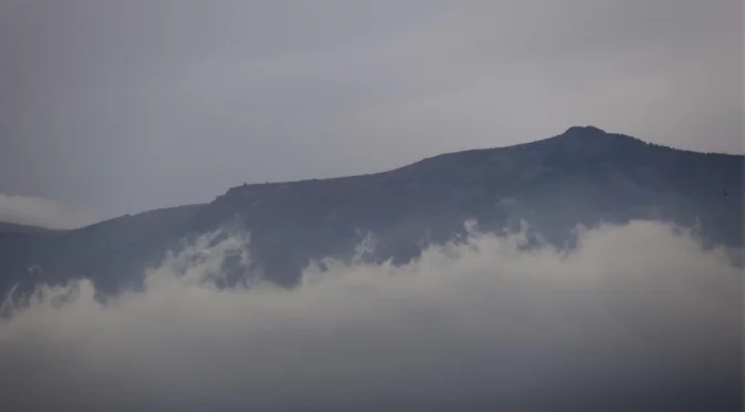 Не ходете в планината – мъгливо и студено е