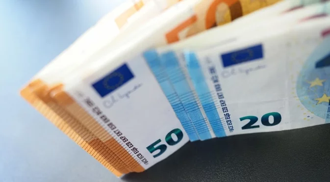 Тристранката заседава извънредно заради бюджета