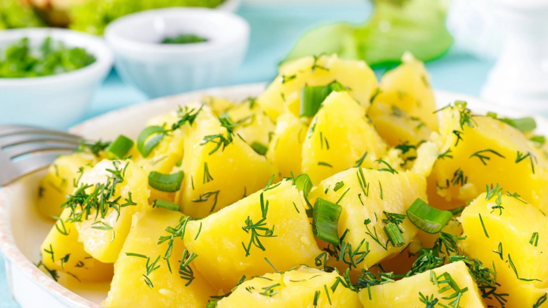 Сложете тази подправка във водата за варене на картофите и те ще станат много по-вкусни