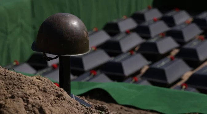 "Добре дошъл" - плакет от руски общинари за труп на руски войник, прибран от Украйна (СНИМКА)