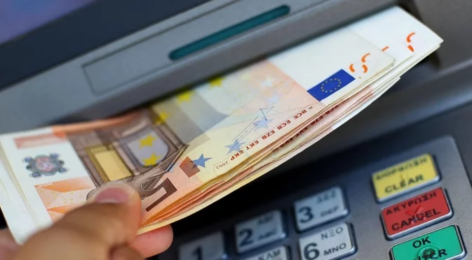 Запасете се с кеш - съвети на експерти за първите дни на еврото