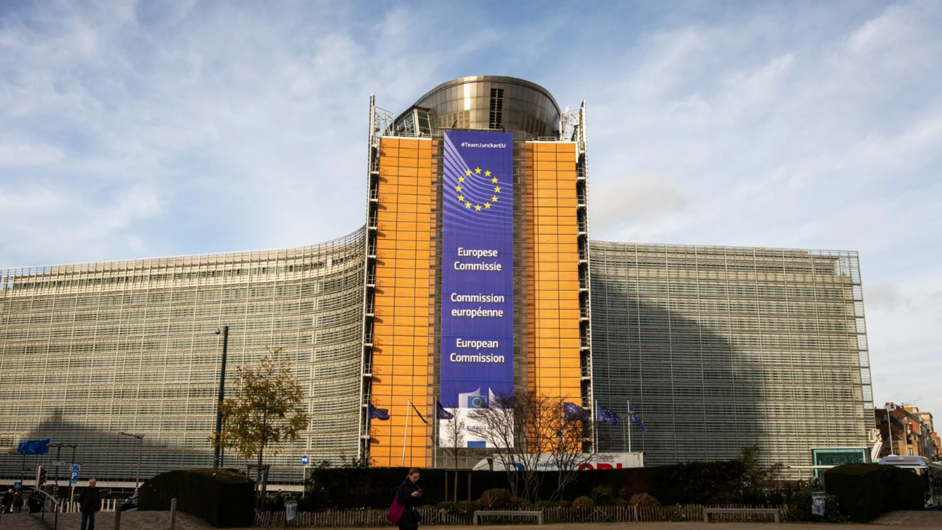 Заради антикорупционната комисия: ЕК отряза стотици милиони за България по ПВУ