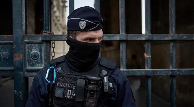 Тероризъм във Франция? Кола се вряза в пешеходци, има пострадали (ВИДЕО)