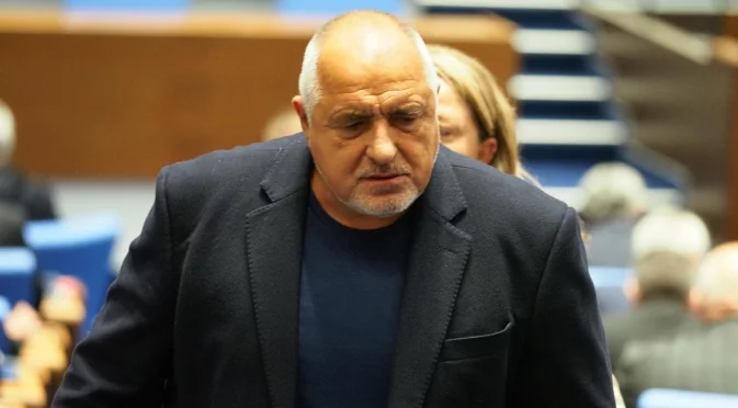 Британското посолство отвърна иронично-поучително на Борисов за санкциите срещу Пеевски