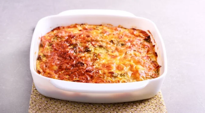 Тази бърза запеканка се приготвя с остатъците от вечерята