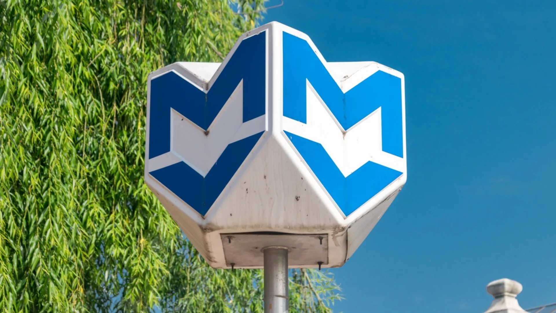 Комфорт в метрото: Нови модерни влакове заместват руските (СНИМКИ)