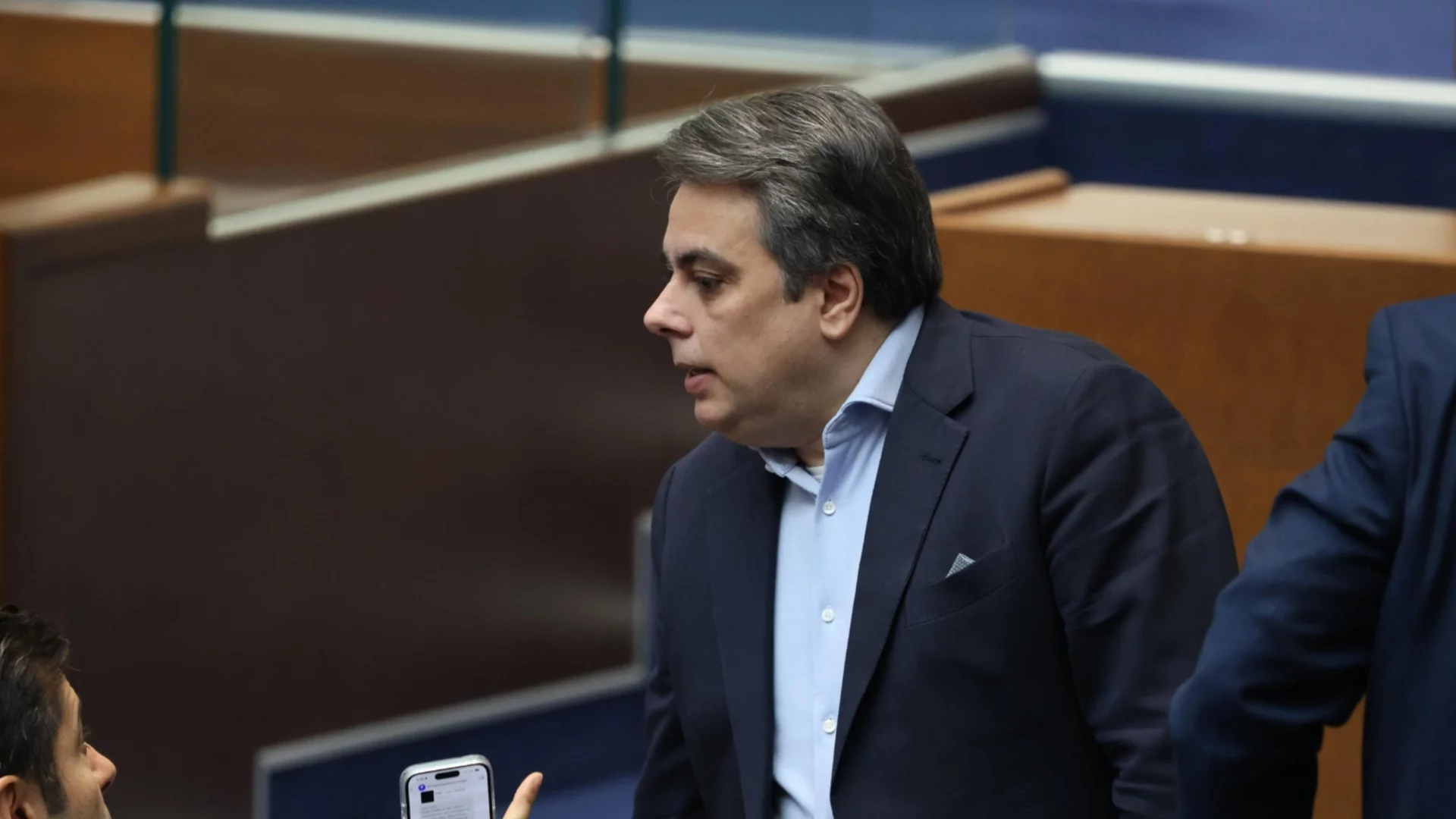 "Борисов лъже": Асен Василев отрече да е лобирал за изваждане на Пеевски от "Магнитски" (ВИДЕО)